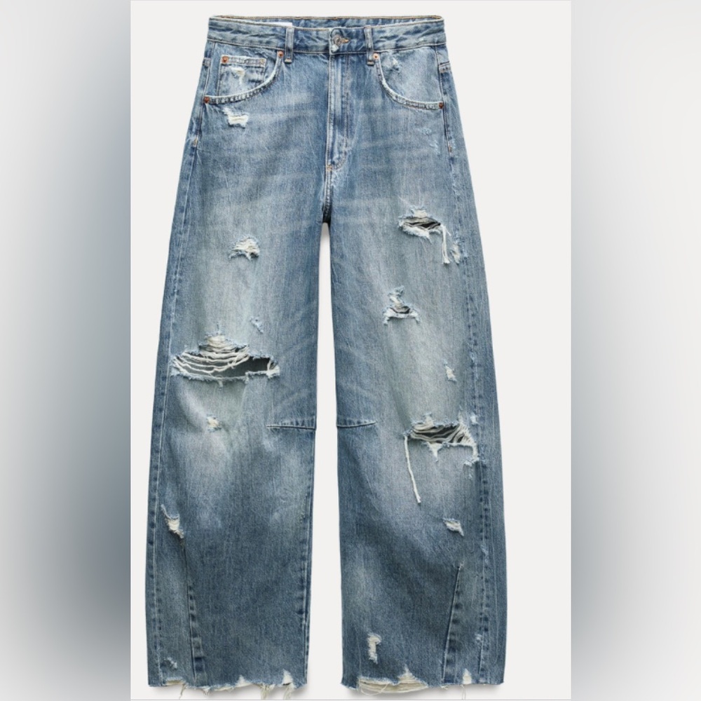 Brand New Zara 
MID WAIST - BAGGY BALLOON RIPPED JEANS